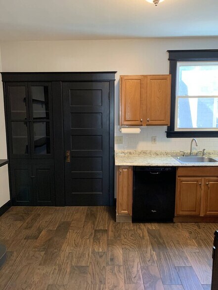 Built-in pantry - 47 Nicholson St
