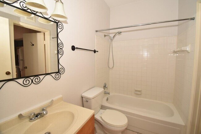 Building Photo - 6602 Harbor Town Dr
