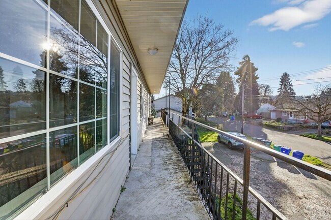 Building Photo - 1106-1112 NE 81st