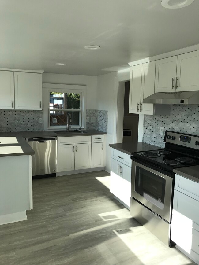 Building Photo - 456 Linden Ave