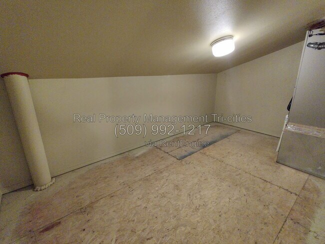 Building Photo - 2335 Hood Ave