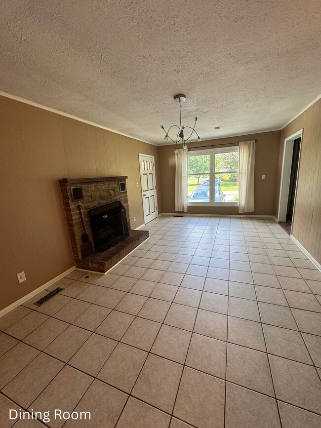 Building Photo - 4011 Longwood Dr