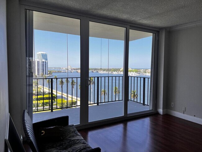 Building Photo - 1801 S Flagler Dr