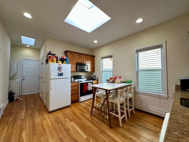 Skylight kitchen 2 - 143 Hillside St