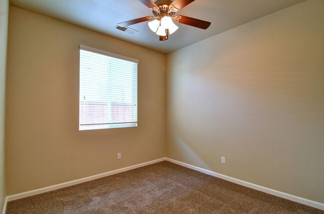 Building Photo - Fantastic Harlan Patio Home with Fenced Fr...