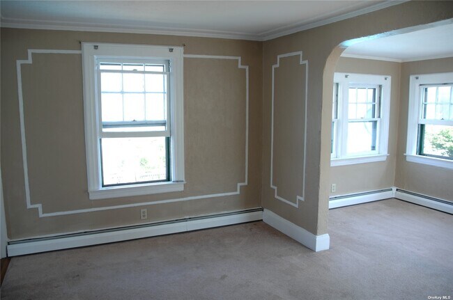 Building Photo - 557 E Market St