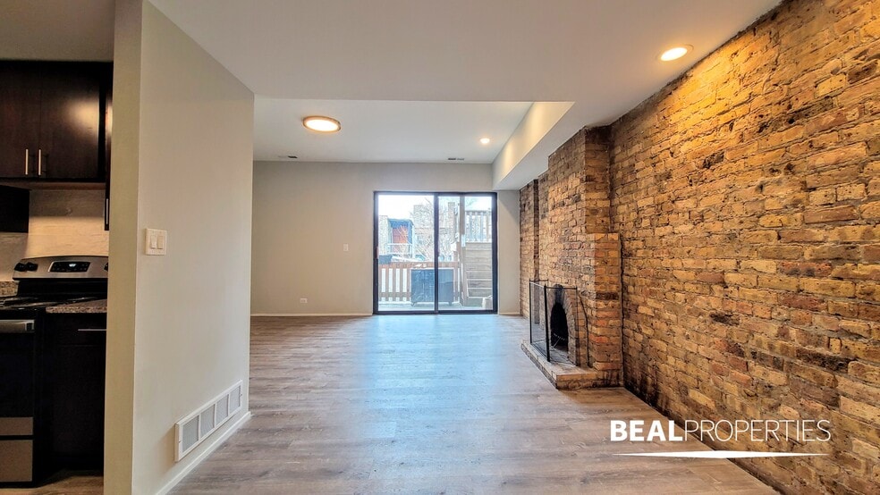 Building Photo - 604 W Surf St