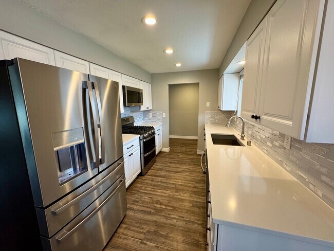 Building Photo - 2474 S Fairway Dr