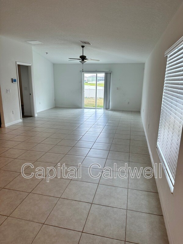 Building Photo - 5517 Blue Azure Dr