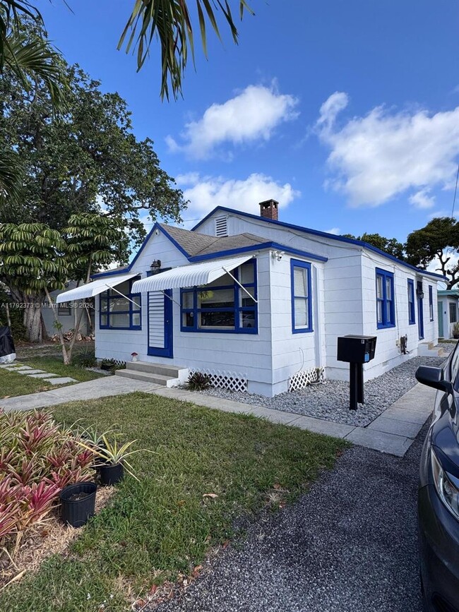 Building Photo - 1021 NE 33rd St