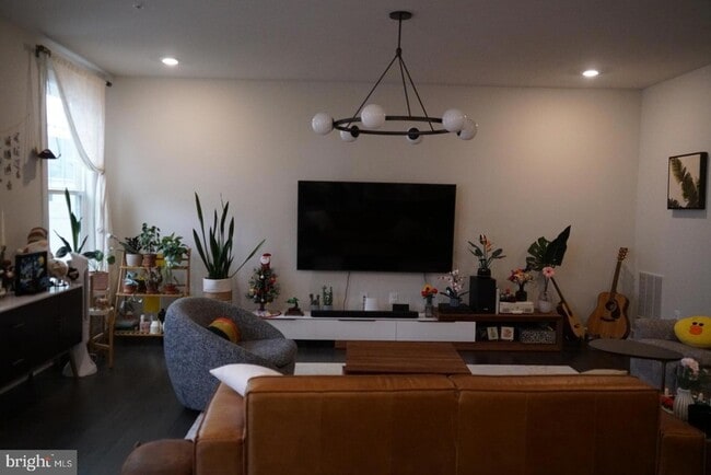 Building Photo - 730 Quarry Point Rd