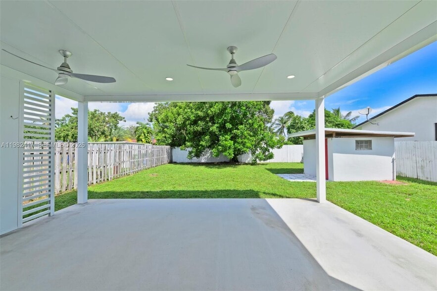 Building Photo - 104 SW 7th St