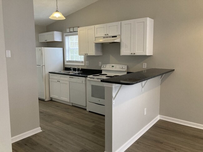 Building Photo - Newly Renovated 2 Bedroom Home!!