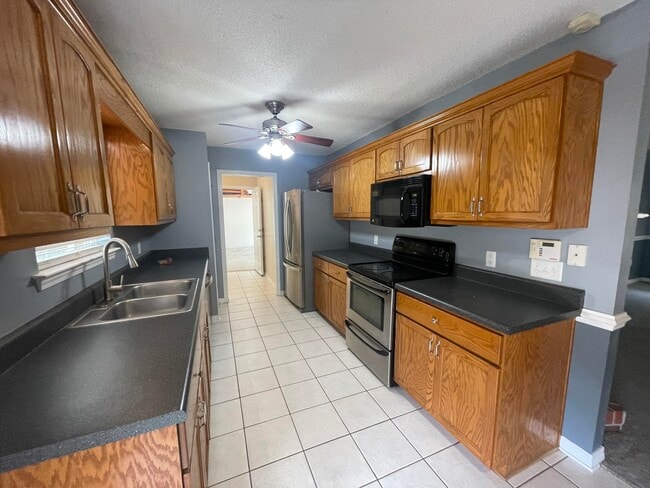 Building Photo - 3007 Pine Lake Ct