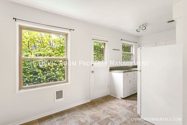 Building Photo - 1410 N Webster St