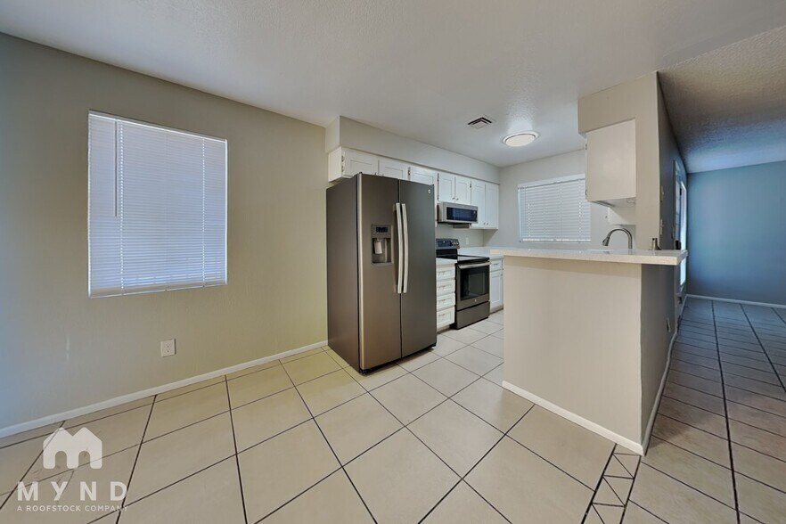 Building Photo - 4820 N 89th Ave