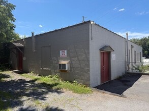 Building Photo - Large Apartment Above Commercial Building