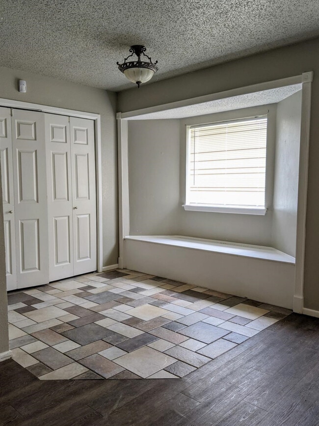 Building Photo - 5525 Fordham St