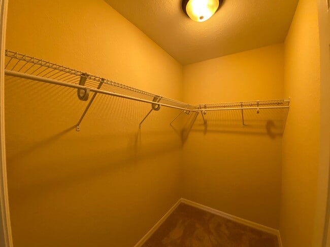 Building Photo - COMING SOON.  NOT AVAILABLE TO SHOW UNTIL MID MAY*** Marion Oaks - Welcome Home