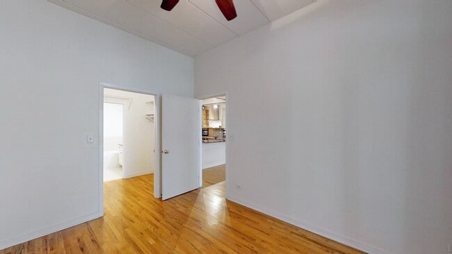 Building Photo - 841 W Monroe St