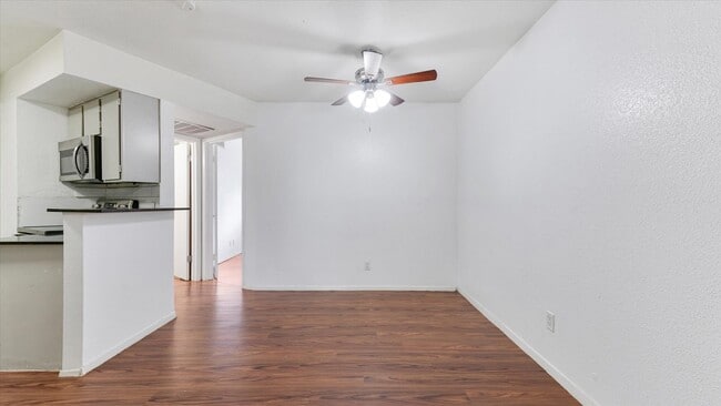 Building Photo - 10811 Richmond Ave.