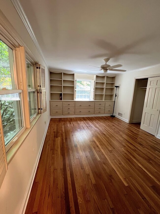Building Photo - Berkley Stunner