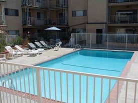 Building Photo - Del Mar Apartments