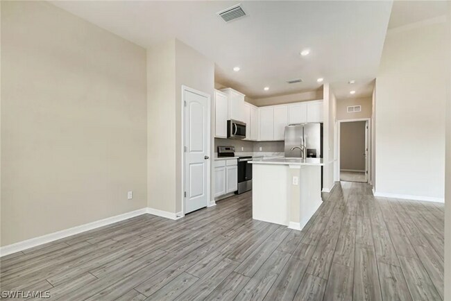 Building Photo - 3127 SW 18th Pl