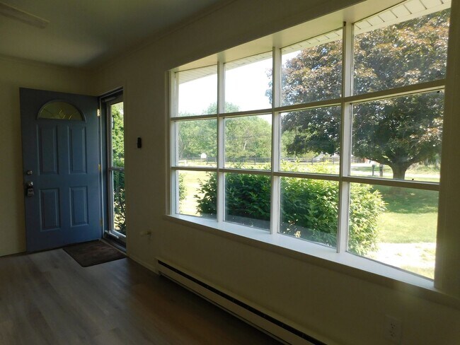 Building Photo - Price Reduced!!! $1950/Month
