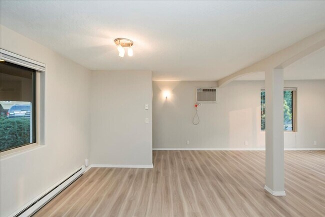 Building Photo - Exceptional 2 Bedroom, 2 Bathroom Apartment Living in Boise’s North End!