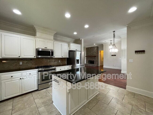 Building Photo - 10950 Hillpark Ave