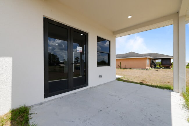 Building Photo - 8014 Mangrove Cir