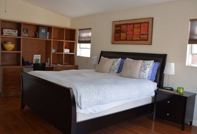 Building Photo - Bright 3-Bed+2bath Home in a Great Woodland Hills Neighborhood