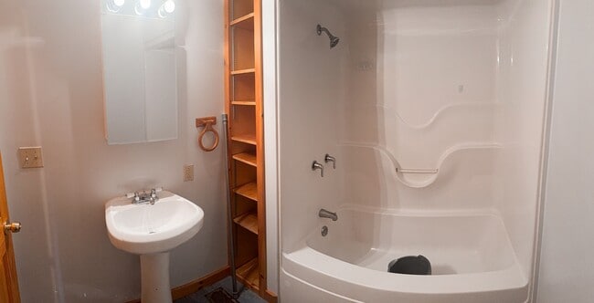 Building Photo - 167 Main St