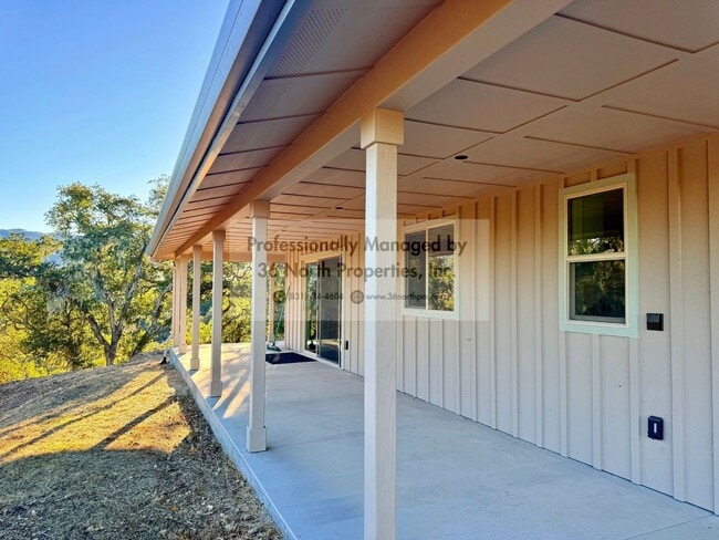 Building Photo - Experience Modern Comfort Surrounded by Na...