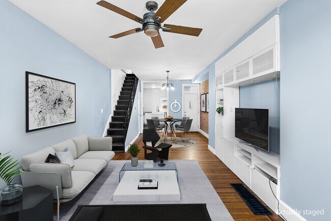 Living room - 2643 Amber St