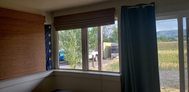 Building Photo - 16868 W 14th Pl