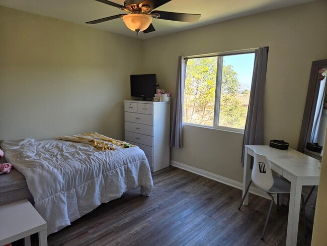 Building Photo - 4 BR 2.5 BA detached modern single-family home.