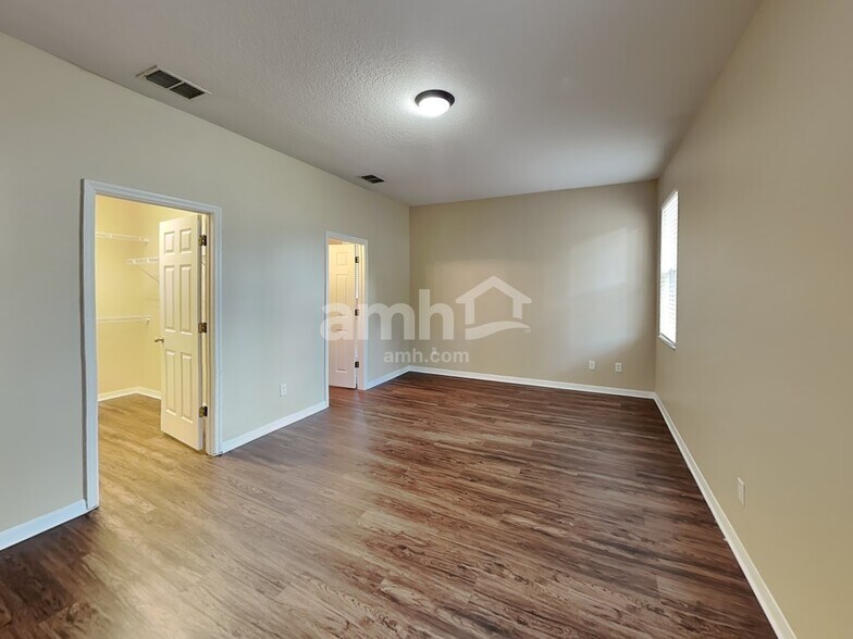 Building Photo - 517 Vicks Landing Dr