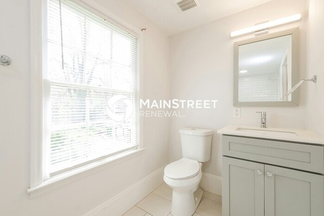 Building Photo - 3 Bedroom Pet-Friendly Home in Atlanta, GA with Main Street Renewal