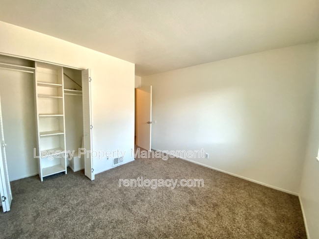 Building Photo - 9094 Piñata Way