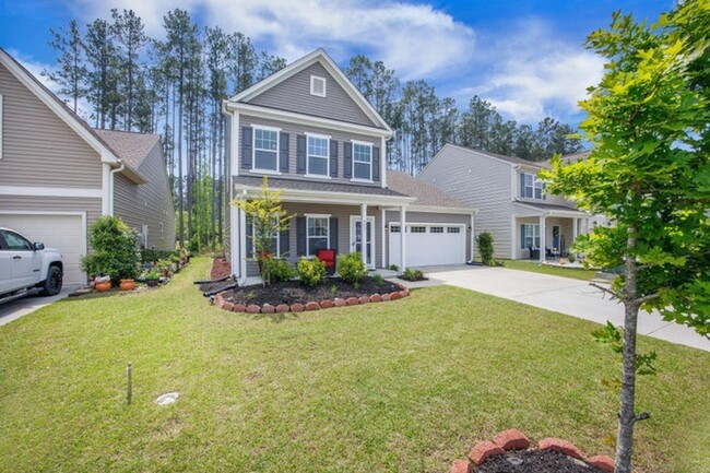 Building Photo - Beautiful Traditional Home with Downstairs...