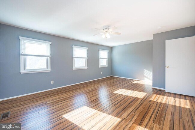 Building Photo - 3930 Gatehouse Lane