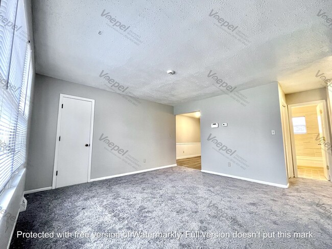 Building Photo - 7211-7211 Montana Ave