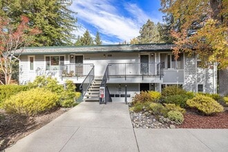 Building Photo - 1501 Skycrest Dr