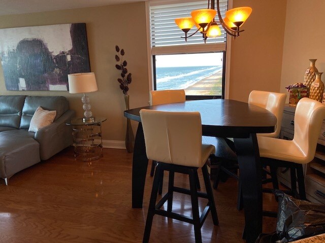 Dinning - 1415 Ocean Shore Blvd