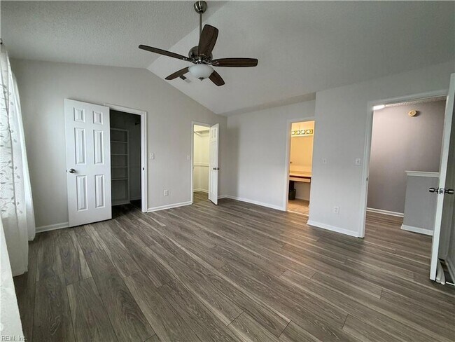 Building Photo - 5608 Tourmaline Ct