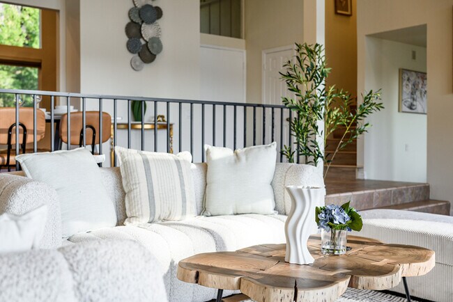 Building Photo - 10961 Limetree Dr