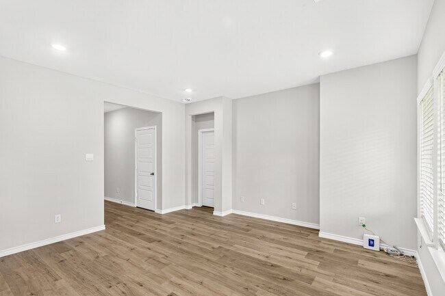 Building Photo - 9808 High Banker Dr