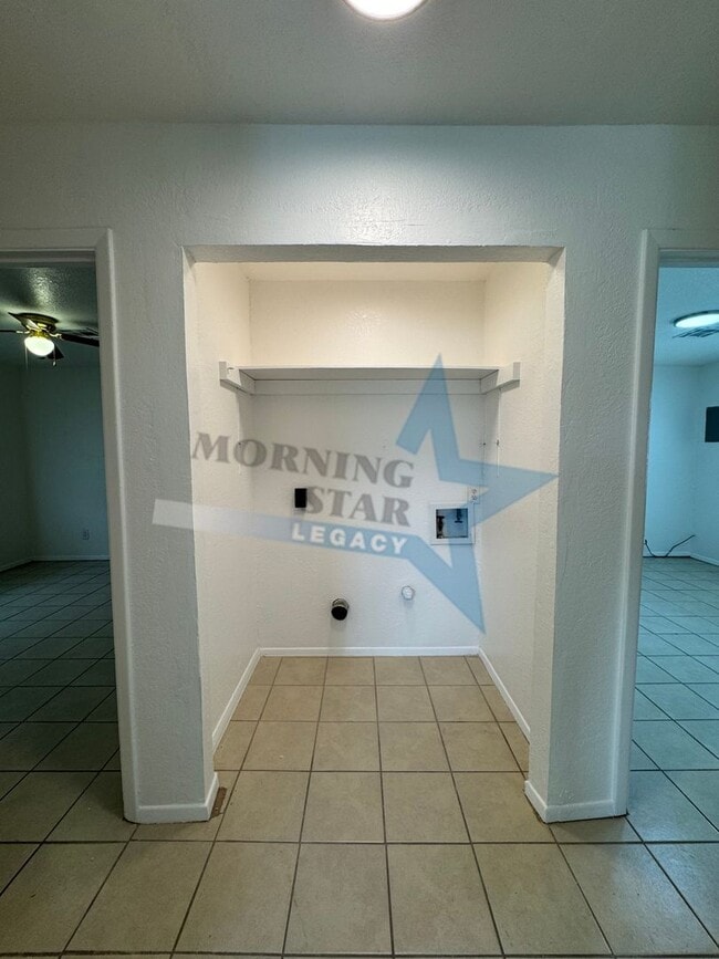 Building Photo - Cute 2-Bedroom Duplex